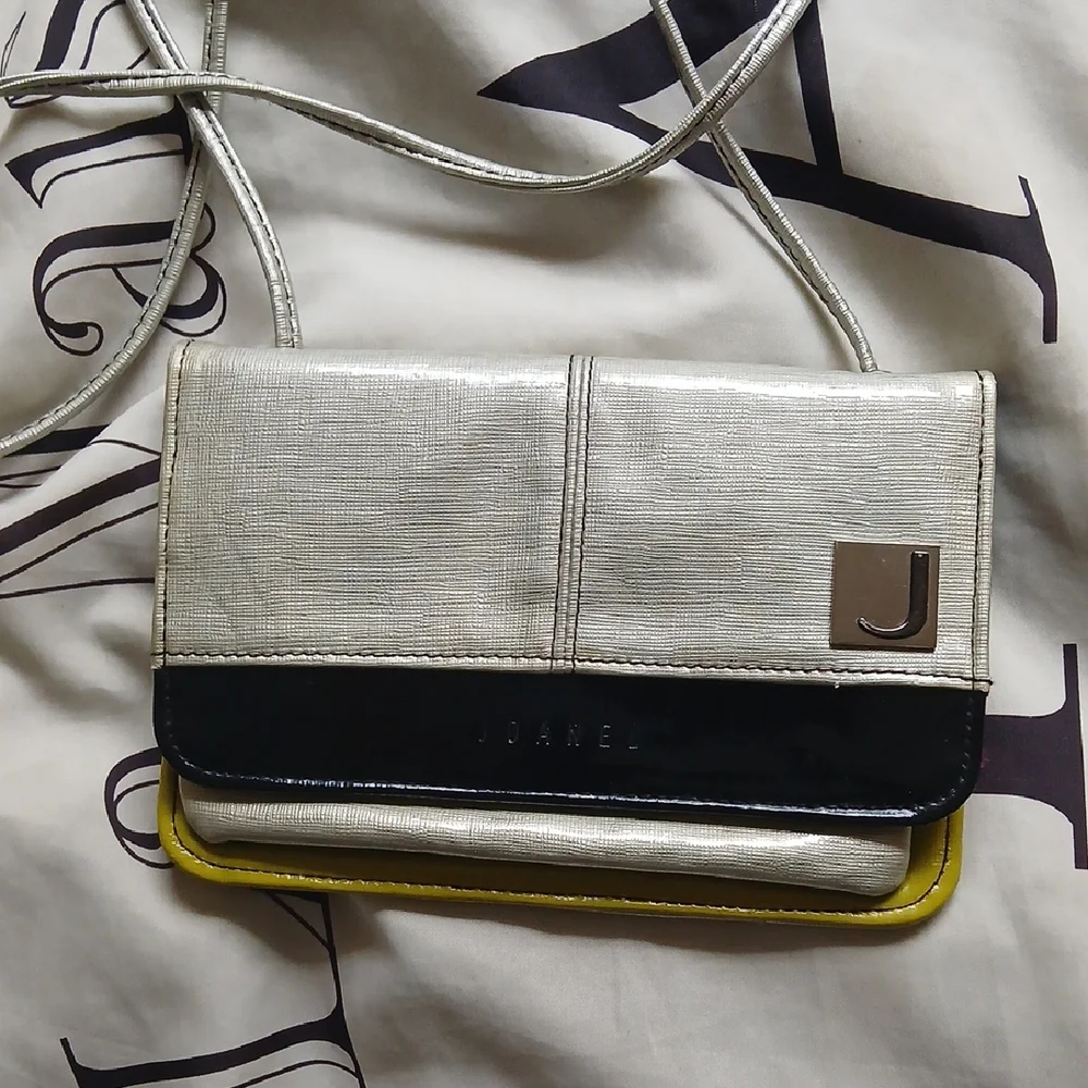 Chic Silver and Black Crossbody Bag Wallet Size - Picture 1 of 3